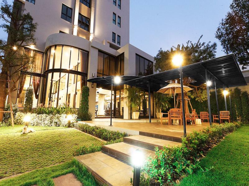Green Point Residence Hotel Bangkok Exteriör bild